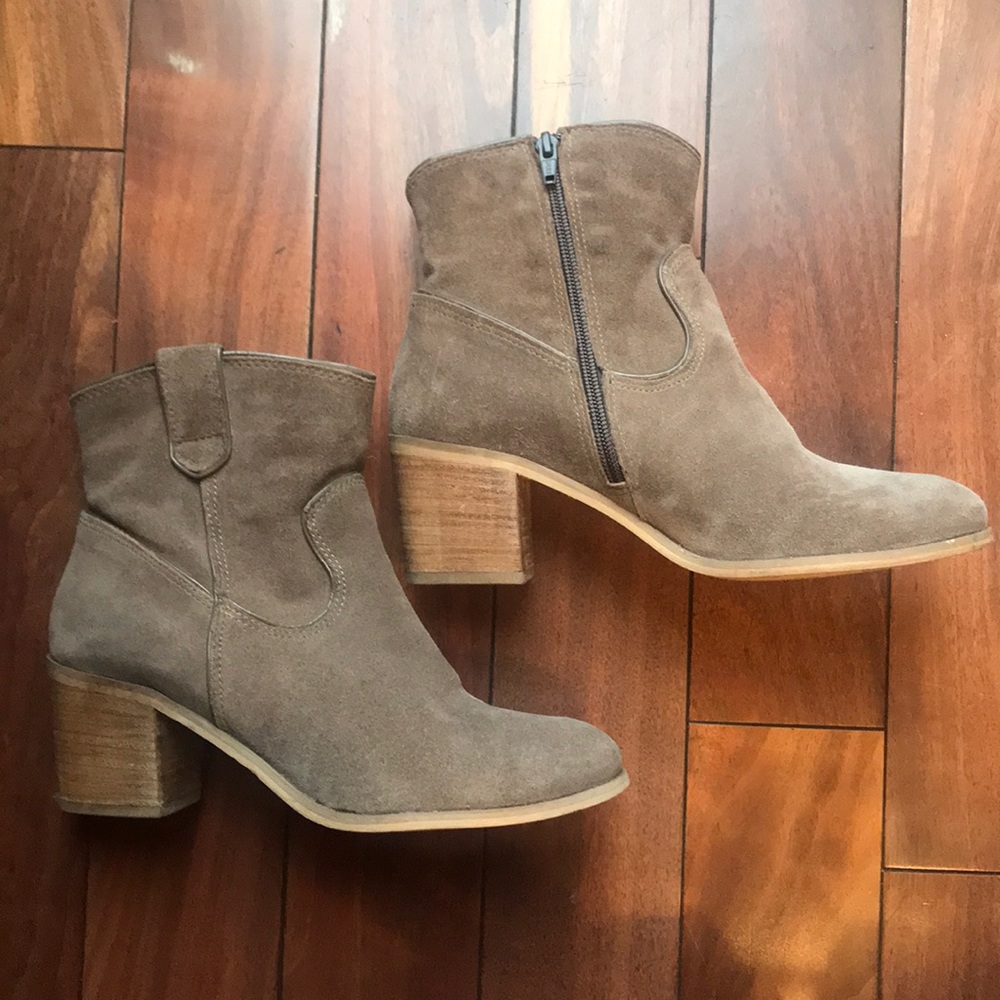 Steve Madden Suède Booties